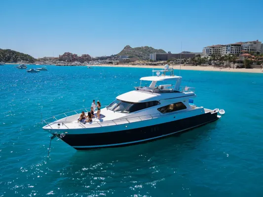 Yate Mckinna 70 en Cabo San Lucas Los Cabos