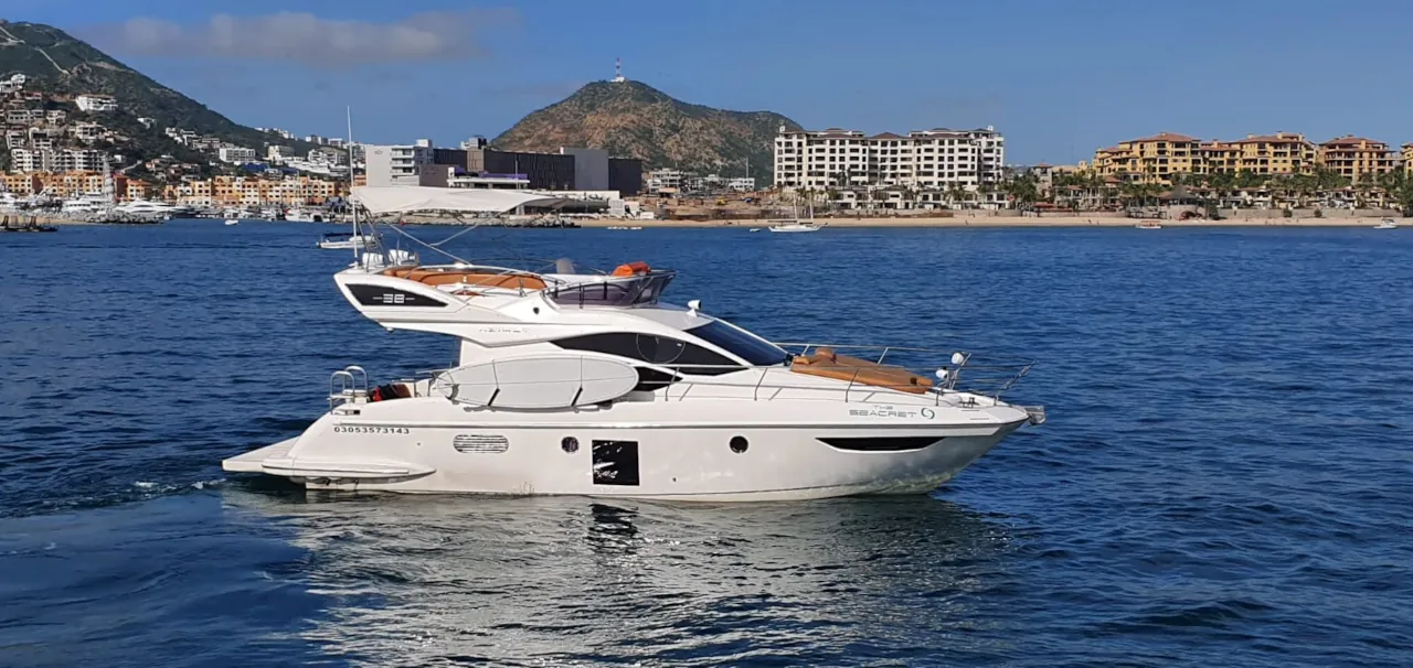 Yate Azimut 38 en Cabo San Lucas