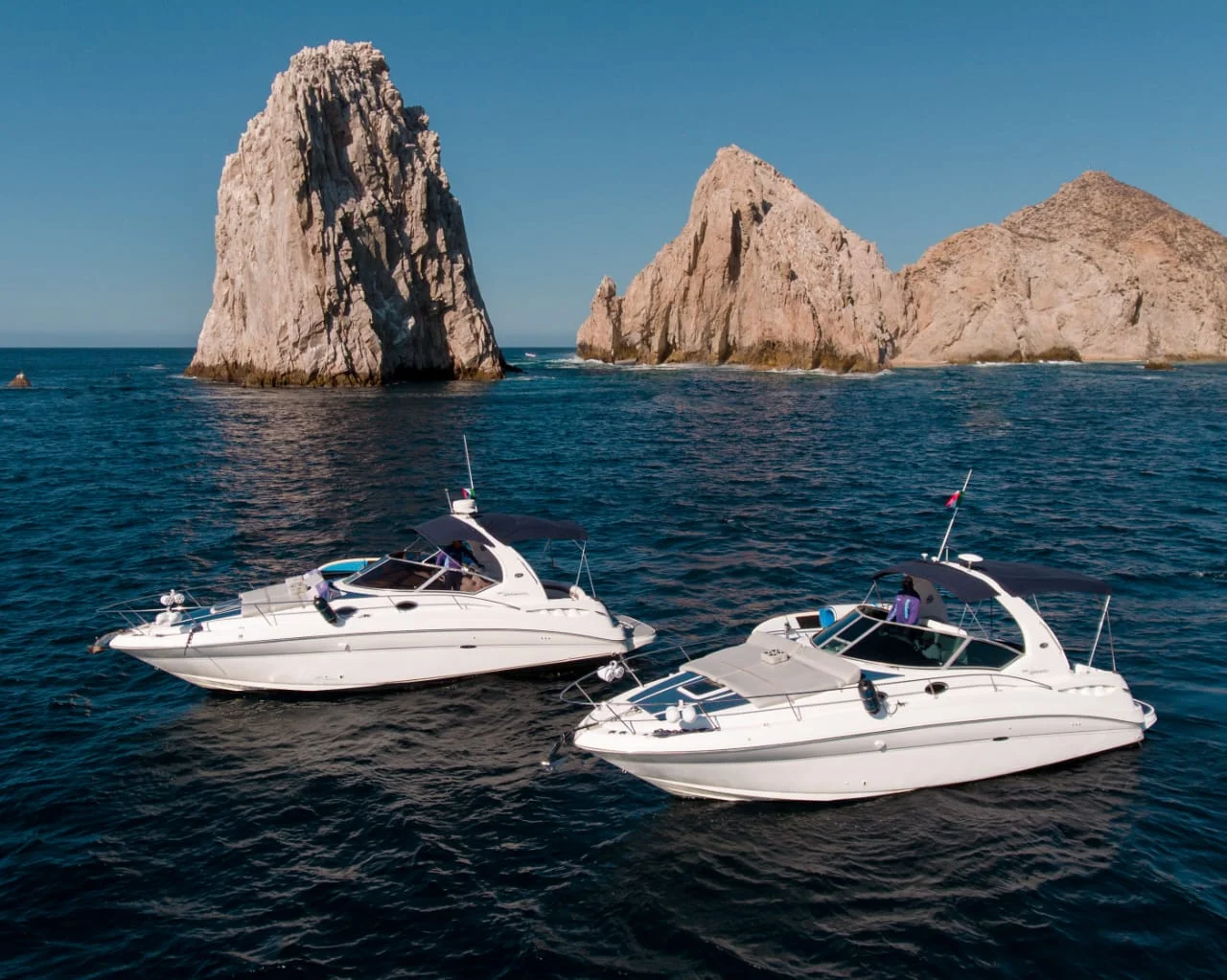 Yate Searay 32 en Cabo San Lucas