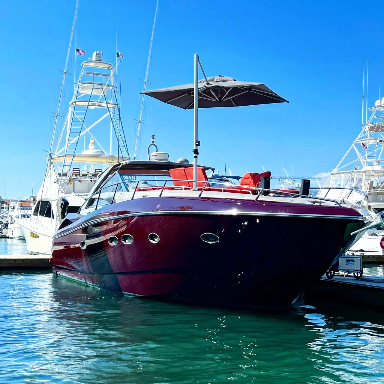 Vista lateral del Yate Sunseeker 57